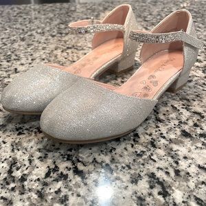 Olive & Edie silver sparkly silver shoes. Girls size 3 with velcro closure.